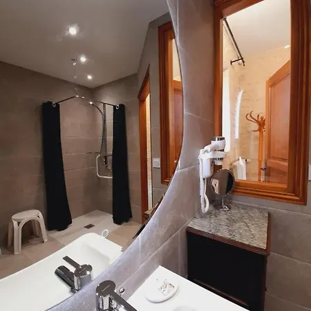 Junior Triple Pmr Résidentielle Avec Cuisine Au Manoir De Mathan à 5mn D'arromanches Et 10 Mn De Bayeux 3*