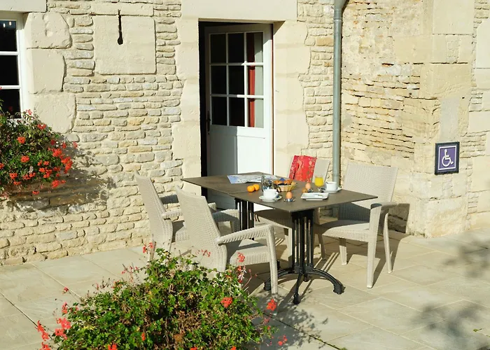 Junior Triple Pmr Résidentielle Avec Cuisine Au Manoir De Mathan à 5mn D'arromanches Et 10 Mn De Bayeux 3*